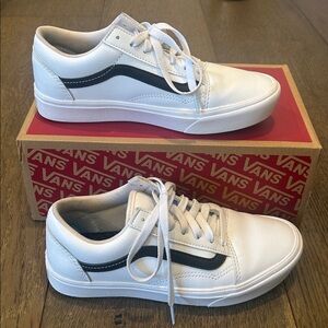 Vans Comfycush Old Skool Classic Tumble Leather Sneakers